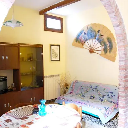 公寓 Spacious In With Shared Pool