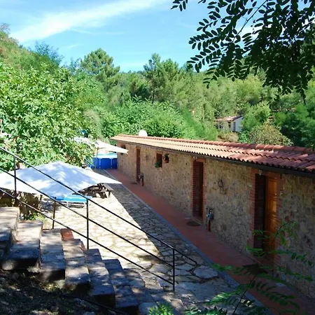 Apartman Spacious In With Shared Pool