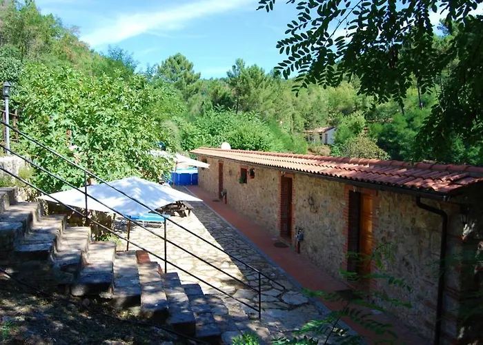 Apartman Spacious In With Shared Pool