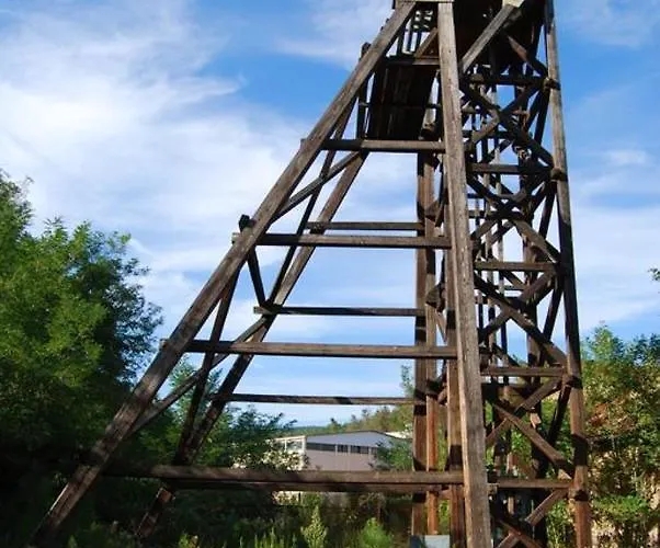 Апартаменты Spacious In With Shared Pool